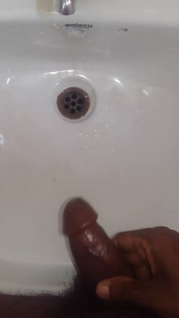 Scuoto la mano in bagno