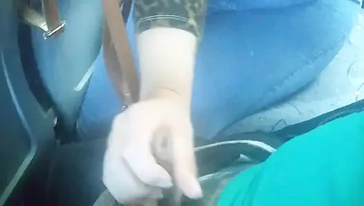 HALK OTOBÜSÜNDE ORAL SEKS VE GÖĞÜSLERINI VE BÜYÜK GÖTÜNÜ TEŞHIR EDIYOR