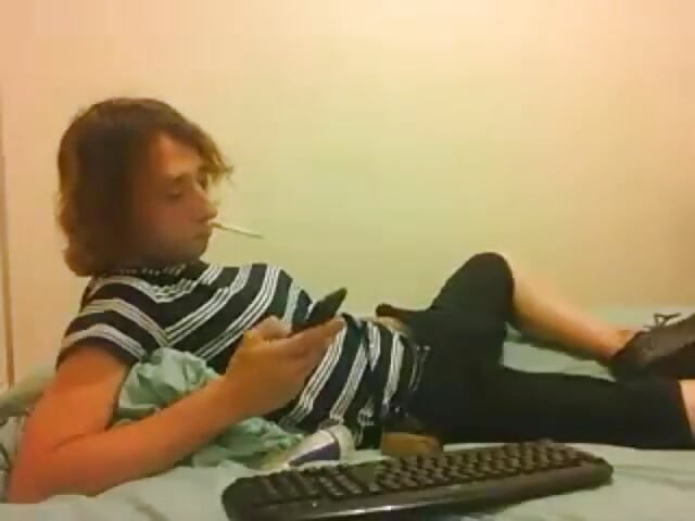 Sesiunea solo de Chaturbate a lui Lil Taste; Fără sunet / fără spermă / fără orgasm