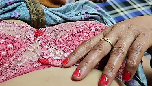 Indische frauen genießen muschi in mumbai ehemann freundin ehefrau shearing