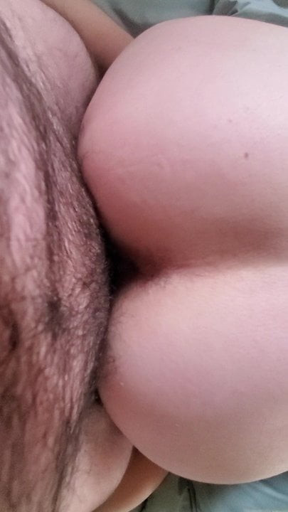 Split her pussy