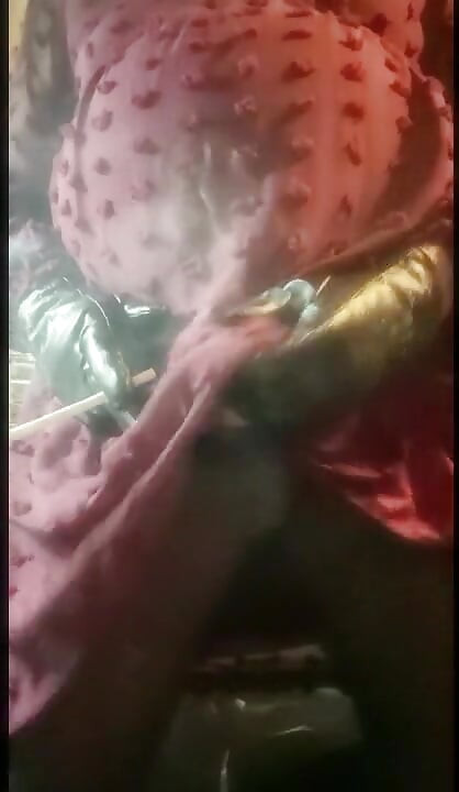 妈妈在抽烟时做坏妈妈的事情 Vs 120 多岁