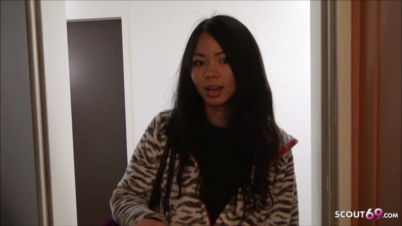 泰国大学少女在学生派对后被大黑鸡巴操