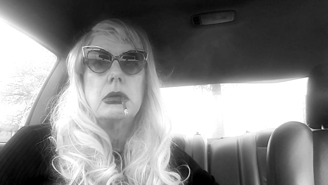 SMOKING GRANDMOTHER DOING A MORE120 WITH LOTS OF DANGLES