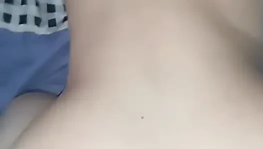 Üstüne boşalana kadar sikimi Eva'nın amına sokuyorum