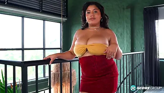Alicia ingin zack mengambil foto topless-nya
