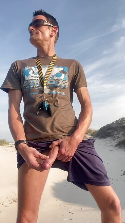 Mike is stroking on the beach again