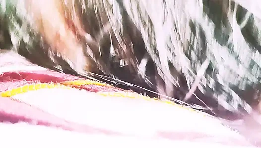 Hintli arabada seks pembe sari yenge erkek arkadaşıyla sikişmeye çalışıyor. Telugu Firty Konuşuyor.