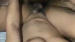 Sex dla gejów: indonezyjska przystojniak dziwka (prezerwatywa)