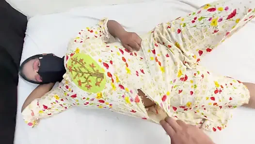 Ek admine ek garib ladki ko choda uska faida uthaya