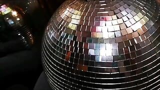 Discoball e Show de Grandes Protuberâncias