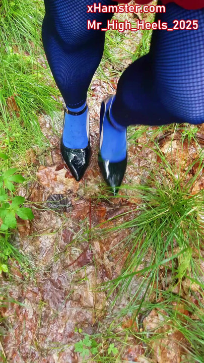 Run in blue pants in the mud