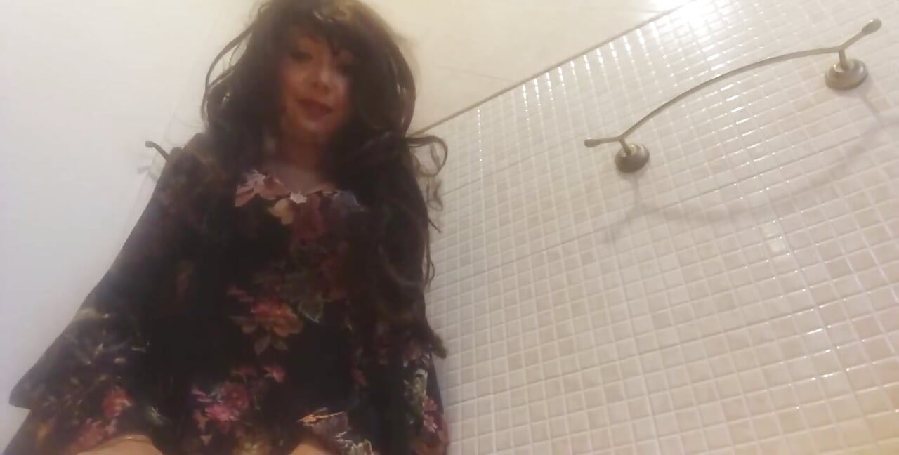 Monia Curvă, merge la teatru și... o poveste de neratat