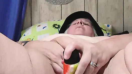Memasukkan ke dalam merah muda di mana baunya