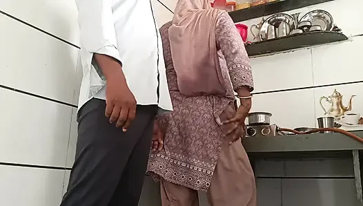 Rasoi mein bhabhi ji ke sath masti