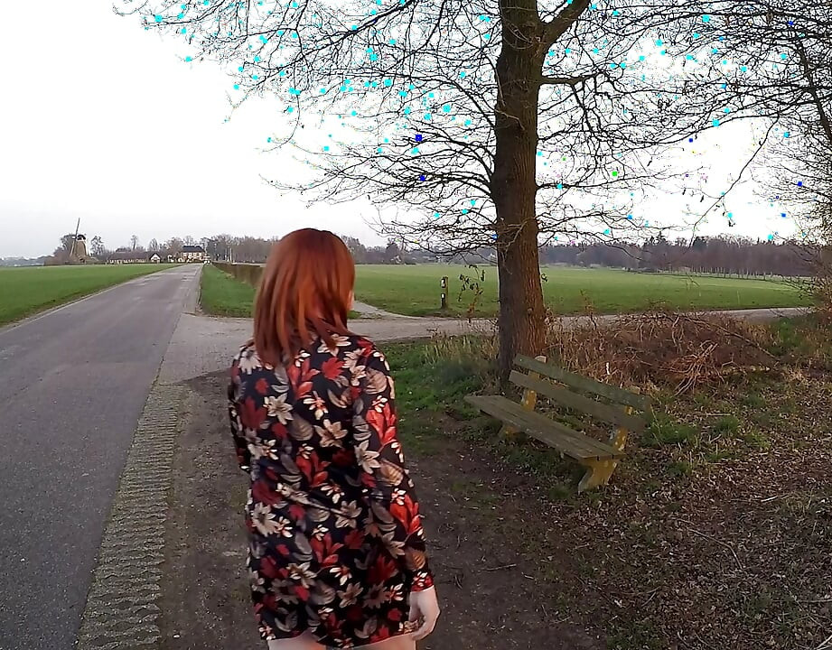 Nicki-Crossdress Handjob Outdoor