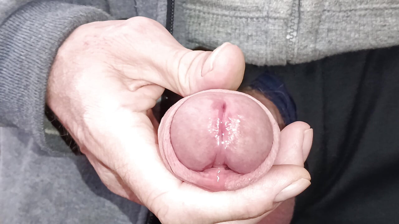 Veliki neobrezani kurac raste, drka, rub, svršava