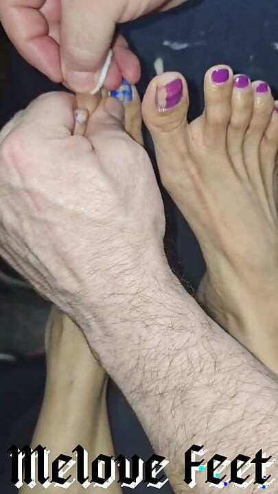 Melove 2 Nail polish colors on her Small feet