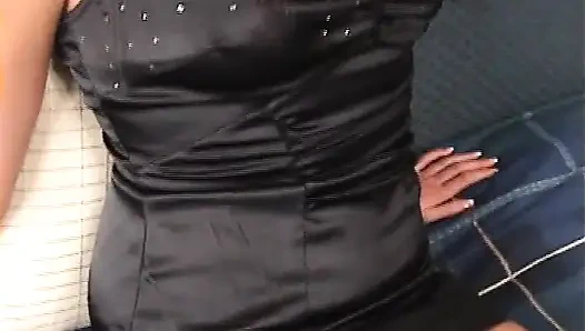 Wanita dewasa rambut cokelat dientot habis-habisan sama kontol besar pria kulit hitam sebelum memeknya menganga lebar