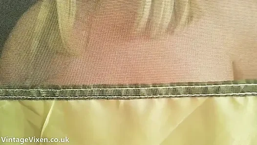 Outdoor-zelt Massive mami melker necken und versucht sie, ihre riesigen euter mit sperma zu bedecken