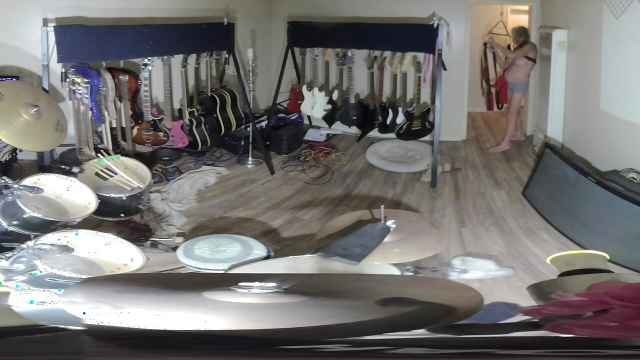 lizzy yum SD December 2025 behind the scene post op shemale masturbating in swing