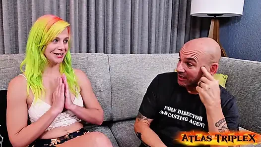 Casting couch 5 - cewek nakal kesha yang lagi ngidam dientot habis-habisan