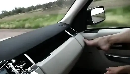 Rachel benutzt einen dildo, um im auto zu kommen
