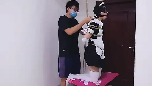 Whh02 - gadis cina dengan stoking putih dan matanya ditutup, diikat dengan tali bergeliat sampai orgasme