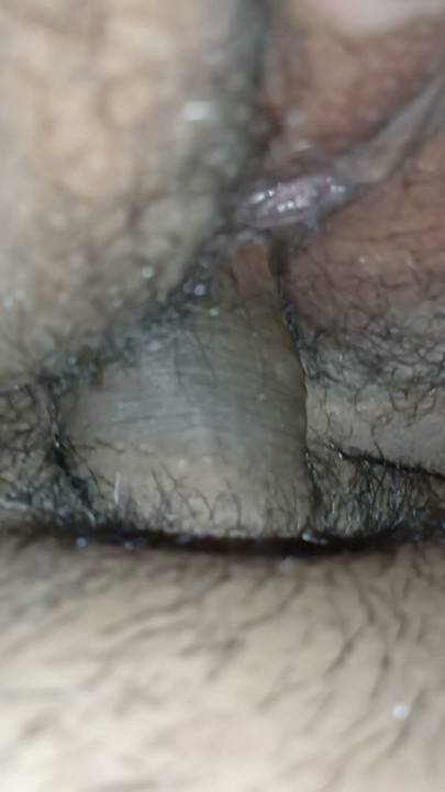 First I put my fingers in her and then the cock in her fat and hairy vagina | Clip 1