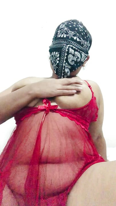 Big Boobies Hot Sri Lankan Girl Fingering wet Pussy