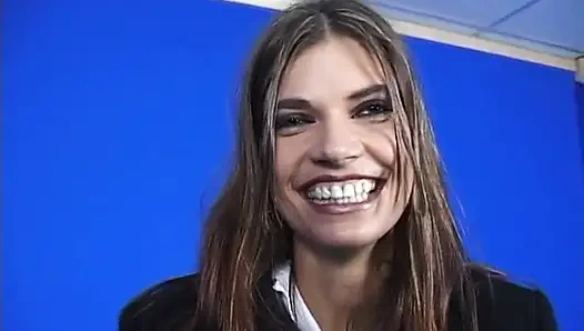 Pelacur lucu mengisap kontol di pov