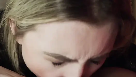 Süße britische blondine lottie lou pOV-blowjob