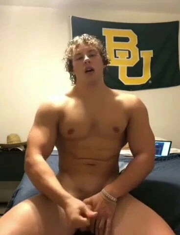 Ragazzo del college sega il suo grosso cazzo