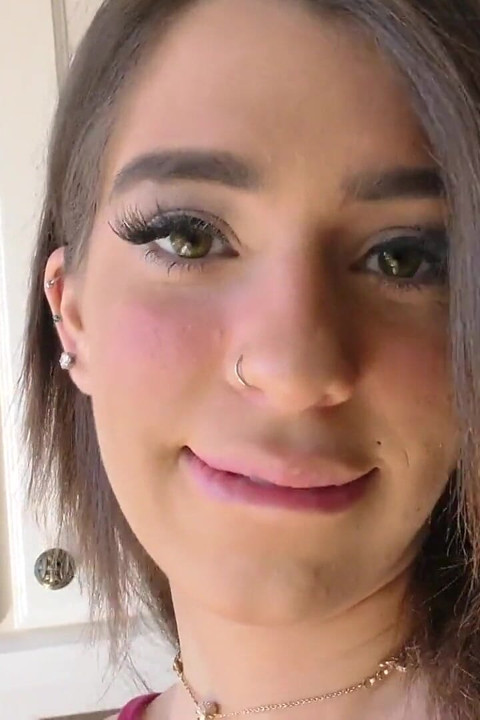 Joseline Kelly Bargins met haar stiefvader door zijn kontgaatje uit te eten
