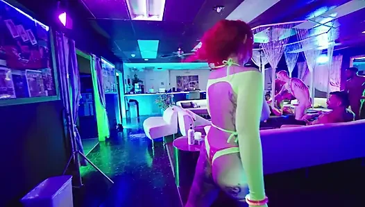 Rave Girl grup seks partisi