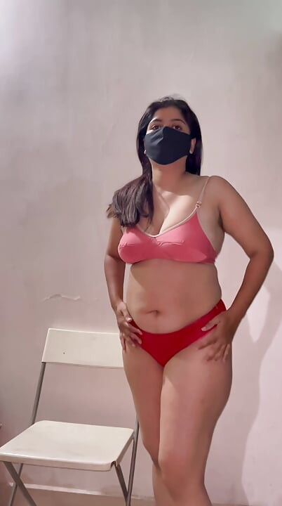 Hot desi bhabhi nude fingering horny