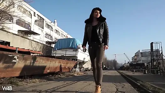Танцующая Lucy
