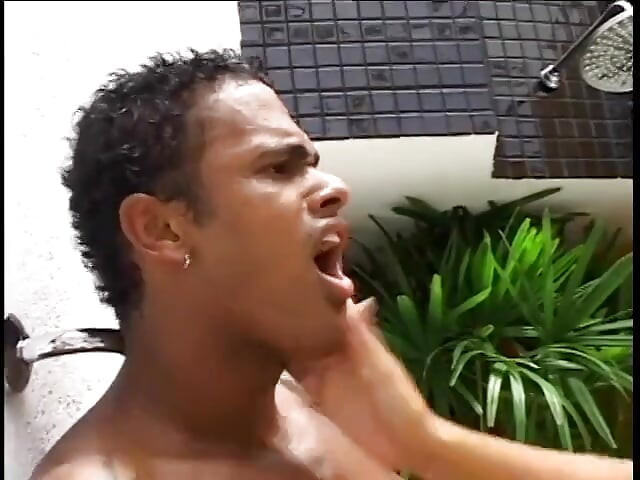 Sexy malá latina má zadek ošukaný černým ptákem