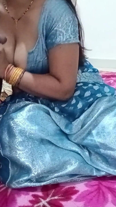 Hot Desi Bhabhi Ko Sexy Baateke Kar Ke Sex | Clip 1