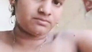 Desi bhabhi bathing nude – recorded for ex-boyfriend