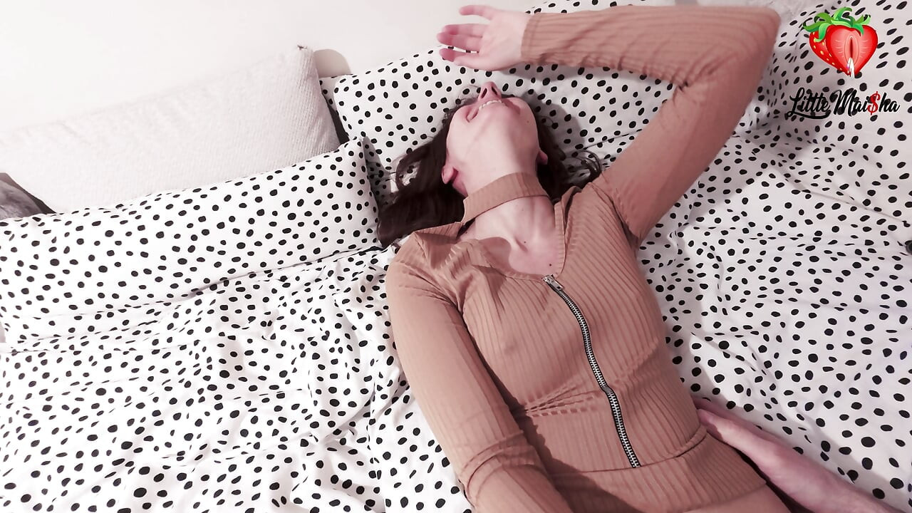 Două orgasme pentru această brunetă dulce - lins de pizdă umedă și ejaculare abundentă