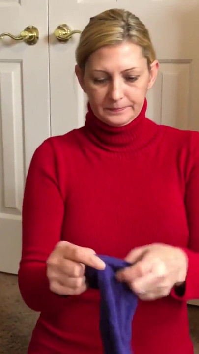 Trenutak koji morate vidjeti iz "Ashleys Purple Gloves"