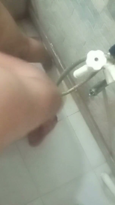 îmi învăț micul meu stepsister să se joace pe computerul meu în timp ce o fac să simtă pula mea uriașă | Clip 1