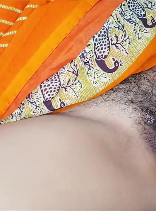 友人の妻との激しいミッション体位でのセックス。