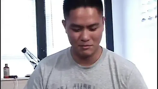 Küçük memeli sarışın fahişe her zaman üçlü sekse hazır çifte sikişiyor