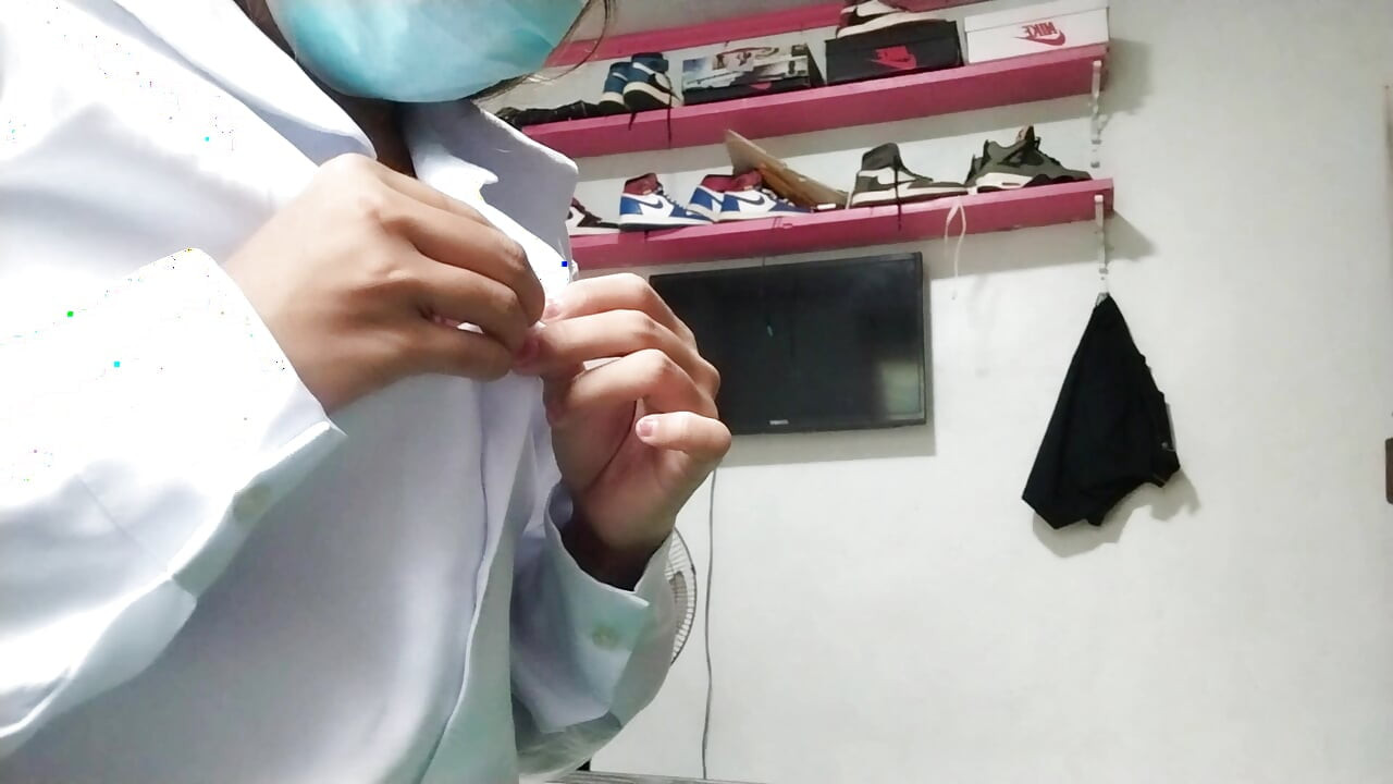 MI PADRASTRO ME DESVIRGINIZÓ ANTES DE QUE IBA A UN DEBER