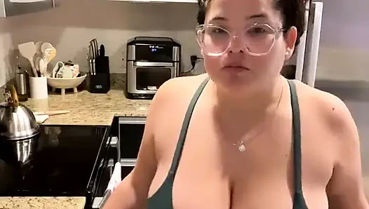 Live Stream with Dani Valentina