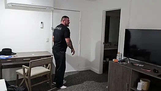 Young PAWG adalah hadiah seksual untuk pria dominan berotot yang lebih tua dari istrinya