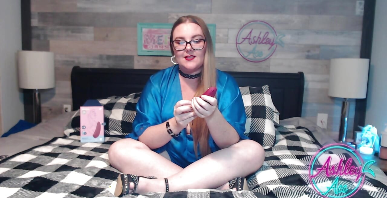 Ashley 리뷰 - 만족할만한 매력적인 1