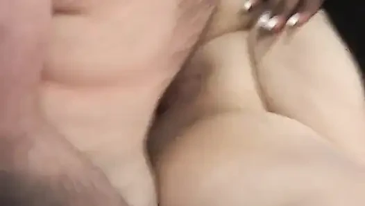 Pantat bahenol cewek semok kulit hitam ini dientot habis-habisan sama kontol besar pria kulit putih